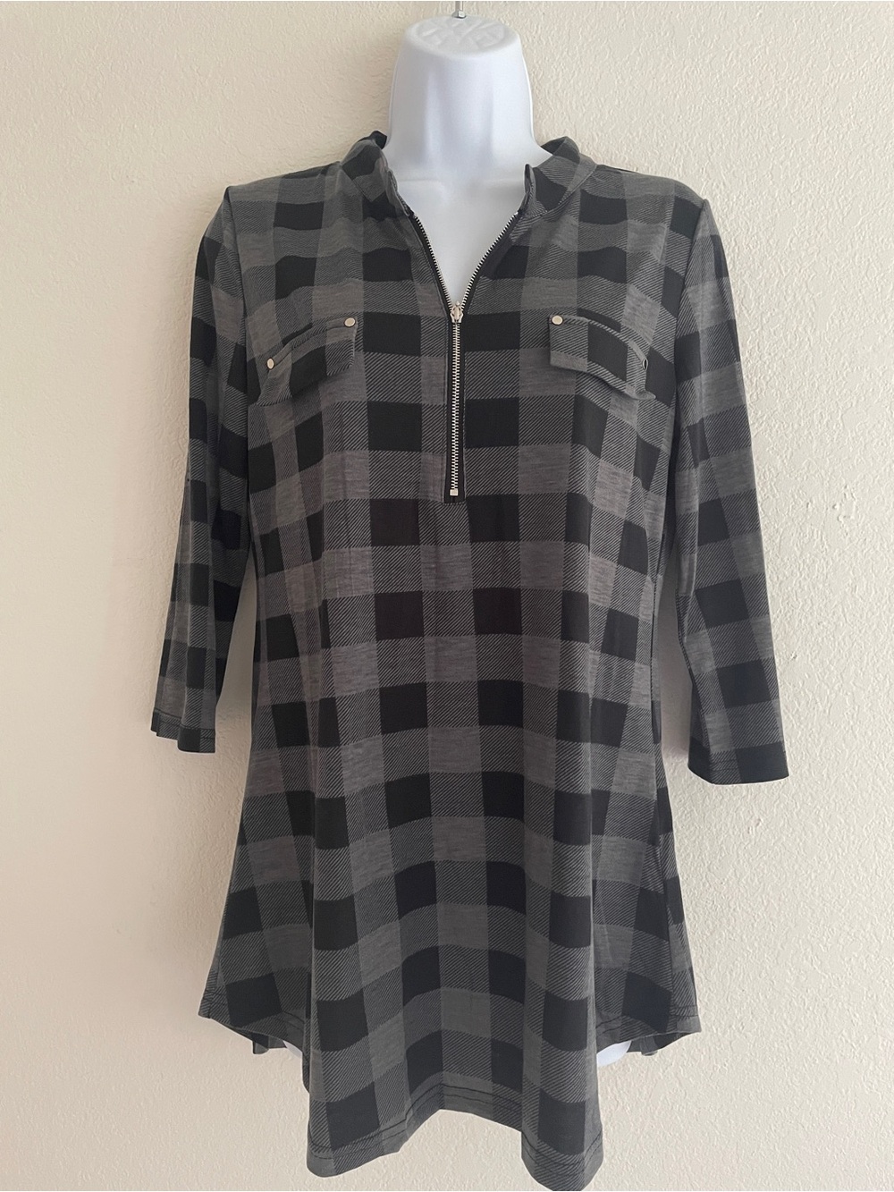 Women’s Black & Gray Plaid Zip-Front FauxPocket Tunic Top